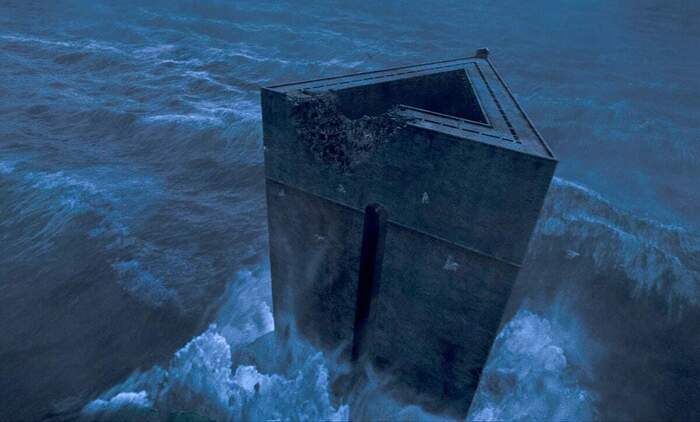 Зловещая магическая тюрьма где-то в Северном море.