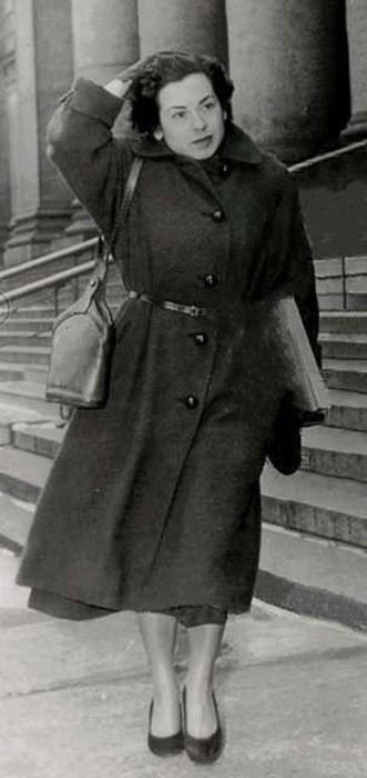 Версий того, как ФБР вышло на Джудит Коплон, существует несколько.