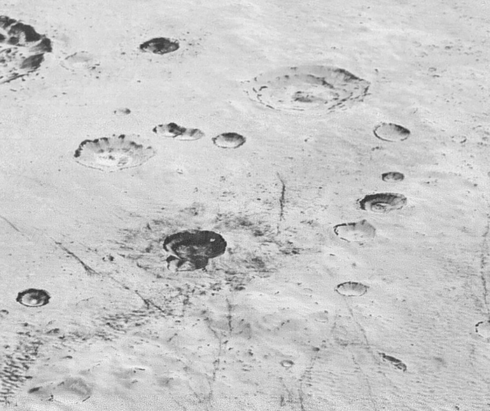 Заснеженные кратеры / NASA.