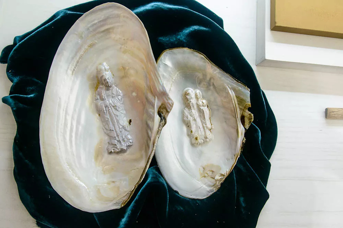 Перламутровые буддистские святыни