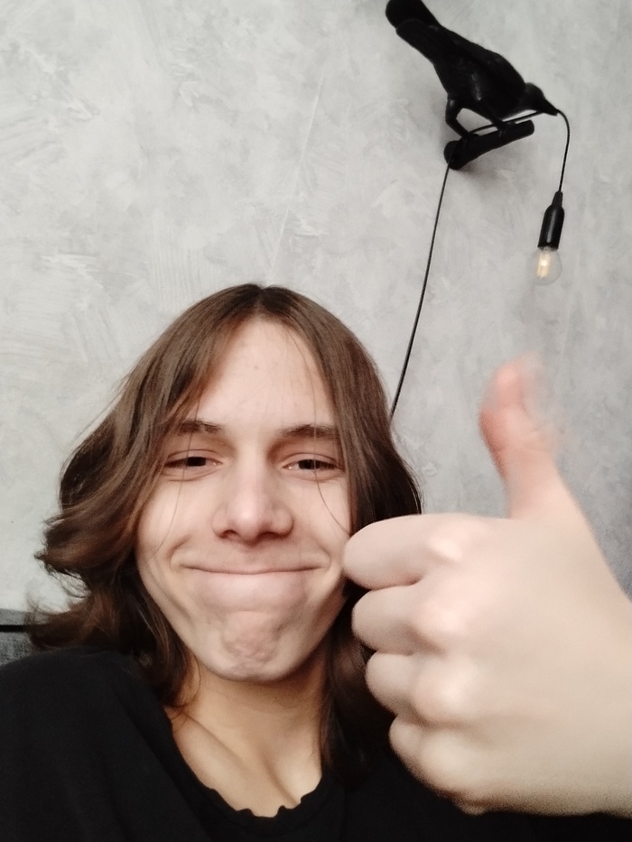 Сижу дома пью много воды ем правильную пищу и это мой путь к самому красивому человеку в мире