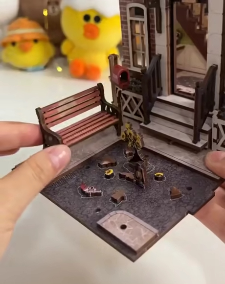 Милый домик для книжной полки с детективами