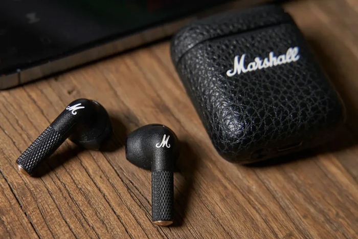   AirPods 2025:    , , 