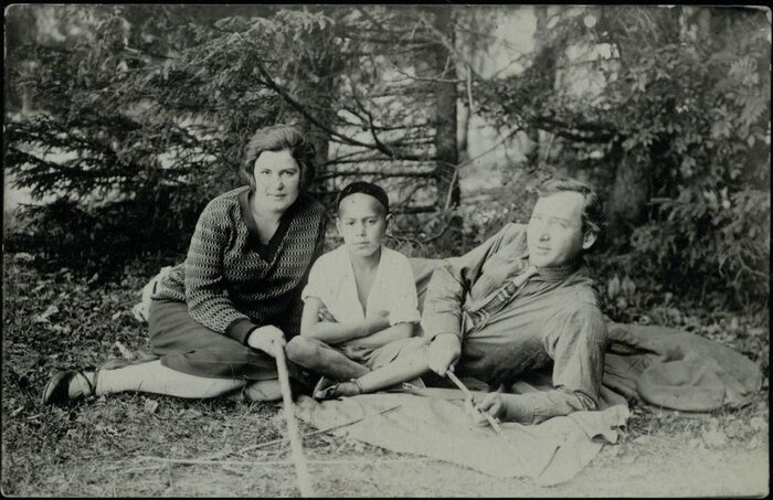  ,         (). 1929 .