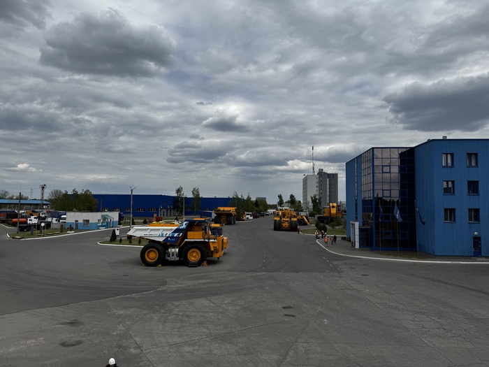 Если будет возможность посетить и попасть на прокатку в кабине - не упустите шанс. Это того стоит.