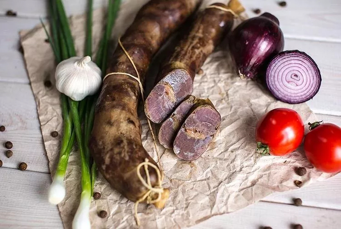 Конскую колбасу отличает специфический вкус
