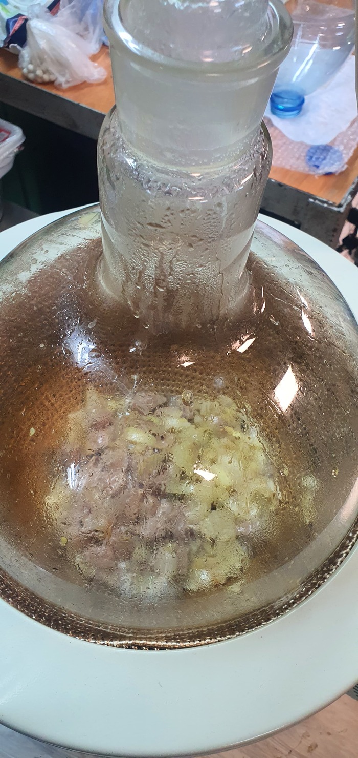 Обжаривается мясо.