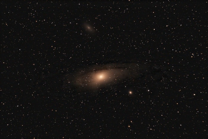 М31 галактика Андромеды, кадр после сложения серии без редактирования