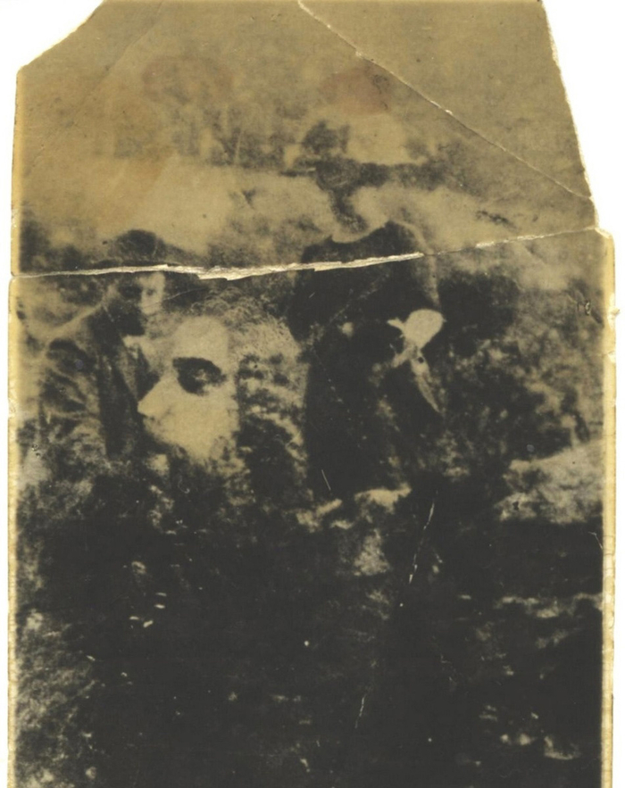 Загадка на старинной фотографии.