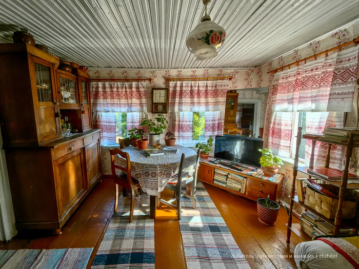 Где нет отелей, но есть душа: как живут в столетнем деревянном доме Путешествие по России, Туризм, Путешествия, Вепсы, Вепсский лес, Дом, Изба, Деревня, Село, Россия, Длиннопост, Ленинградская область