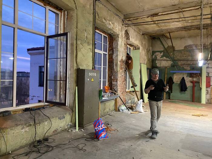     , ,    ( )  . OZON,     -.