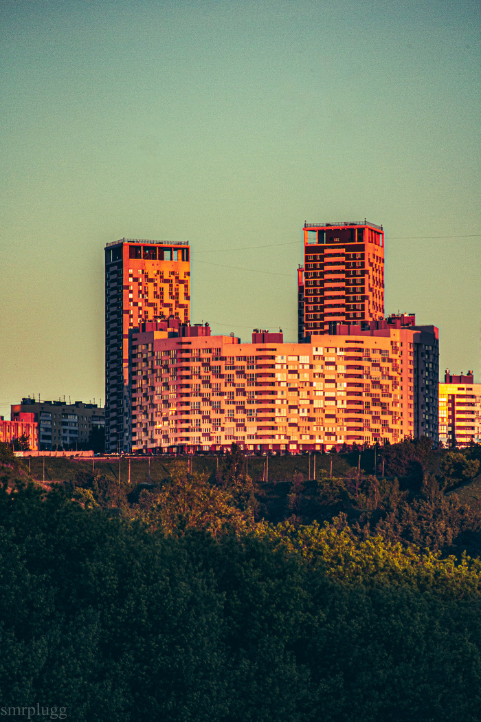 Этот жк каждый вечер сияет в моём окне