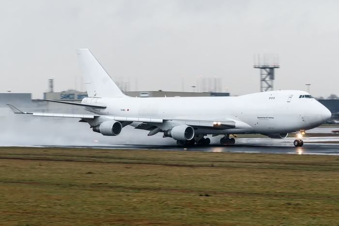 "    , "    747   , , , , , Boeing 747,  , , , , 