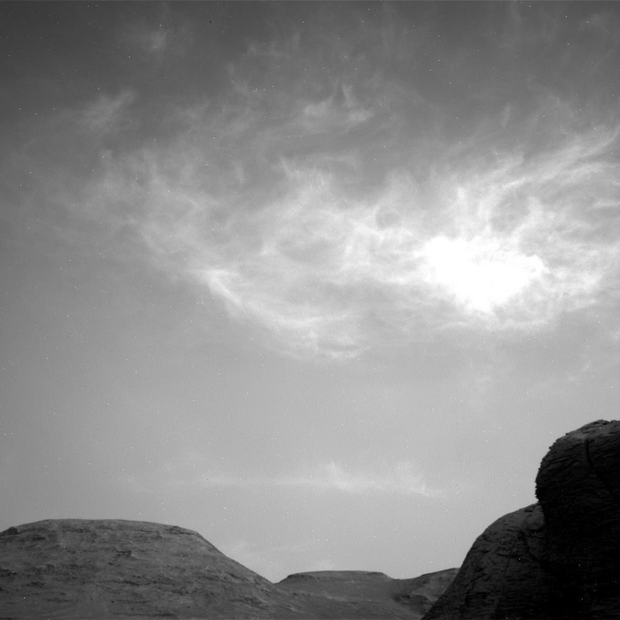 Черно-белый снимок с марсианской поверхности.