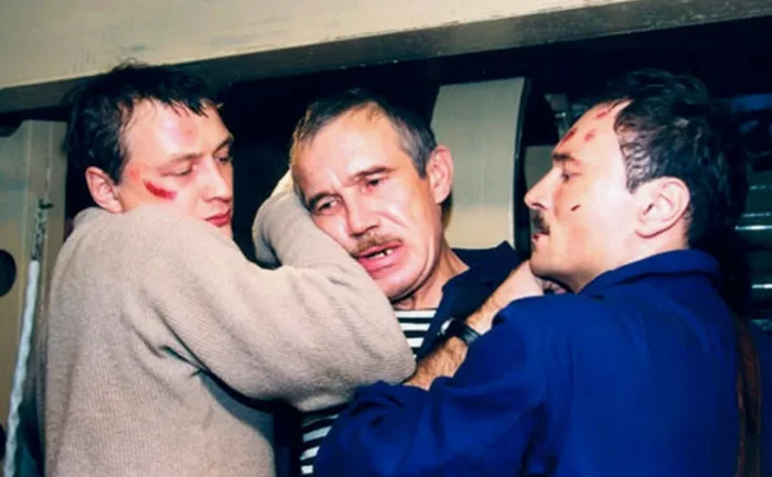 Как снимали фильм 72 метра: кадры со съемок и 15 интересных фактов о фильме 72 метра, Фильмы, Российское кино, 2000-е, Подводная лодка, Курск, Актеры и актрисы, Андрей Краско, Море, Яндекс Дзен (ссылка), Длиннопост Как снимали фильм 72 метра: кадры со съемок и 15 интересных фактов о фильме 72 метра, Фильмы, Российское кино, 2000-е, Подводная лодка, Курск, Актеры и актрисы, Андрей Краско, Море, Яндекс Дзен (ссылка), Длиннопост