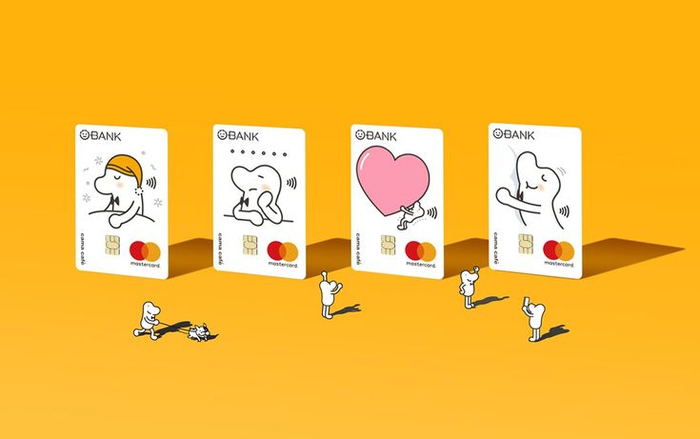 В наше время, дебетовая карта может содержать в себе не только быструю и бесплатную доставку по почте, но и накапливать различные бонусы, которые позже можно применять в виде скидок на различные товары и услуги.