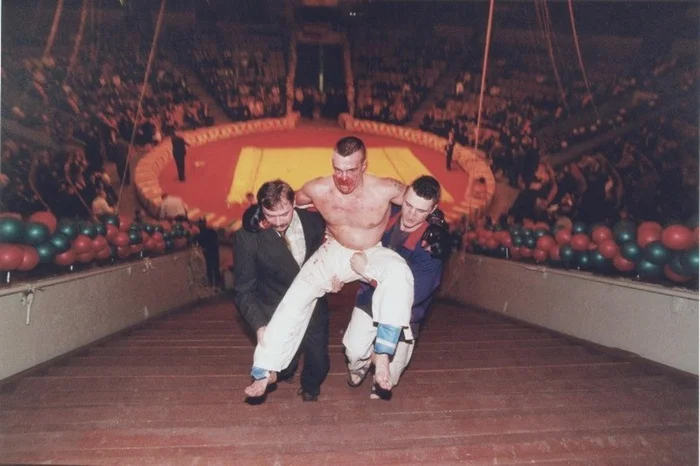 «Революция в натуре». Колоритные фото 90-х годов Фотография, Историческое фото, 90-е, Бандиты, Длиннопост, Повтор