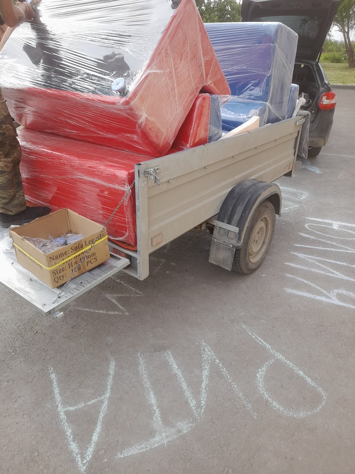 На асфальте видны следы "Последнего звонка"