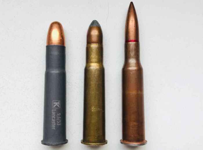 Слева-направо: 9,6/53 Ланкастер, 9 мм Блюма, (который был создан примерно для этих же целей, но из-за низкий энергетики не получил распространения), и их прародитель 7,62х54