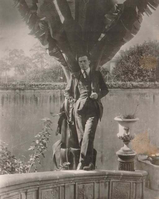 Маяковский в Мексике 1925