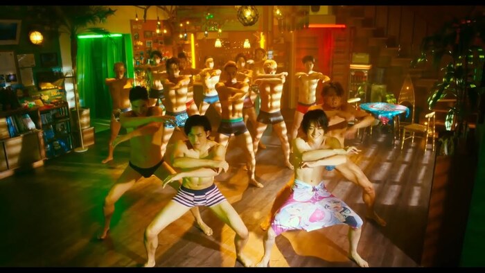 Как раз этот момент, где играет песня.