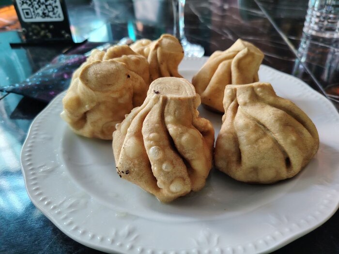 Жаренные хинкали - 15 лари, что-то около 400р за 5 шт