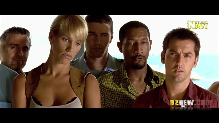 А это Петра, боевая девушка из полиции. Во второй части такси её похищают ниндзя с унитаза пока она писает. Не всегда владение каратэ может помочь