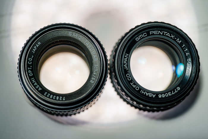 Радиоактивный объектив слева, нерадиоактивный - справа. Пожелтение заметно, но только если сравнивать в лоб