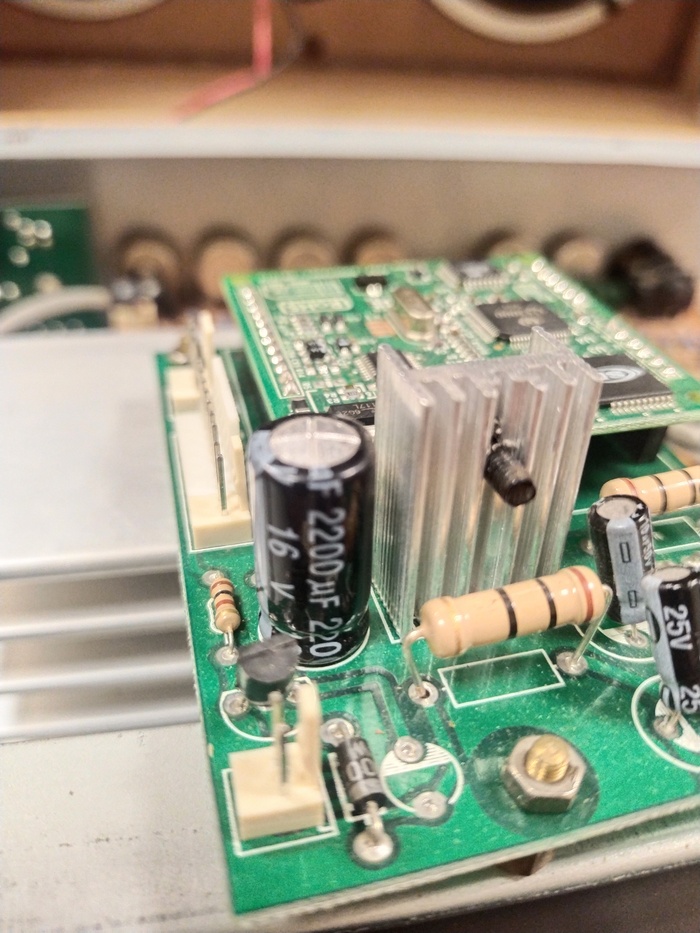 Вздутый конденсатор.