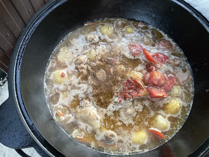 А, и помидорок свежих тоже ништяк.