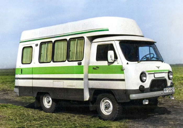 Интересные и местами забавные снимки на автомобильную тематику. 20 раскрашенных фотографий из ХХ века, часть VI История автомобилей, Электромобиль, Ретроавтомобиль, Авто, Автомобилисты, Машина, Фотография, Старое фото, Колоризация, Длиннопост