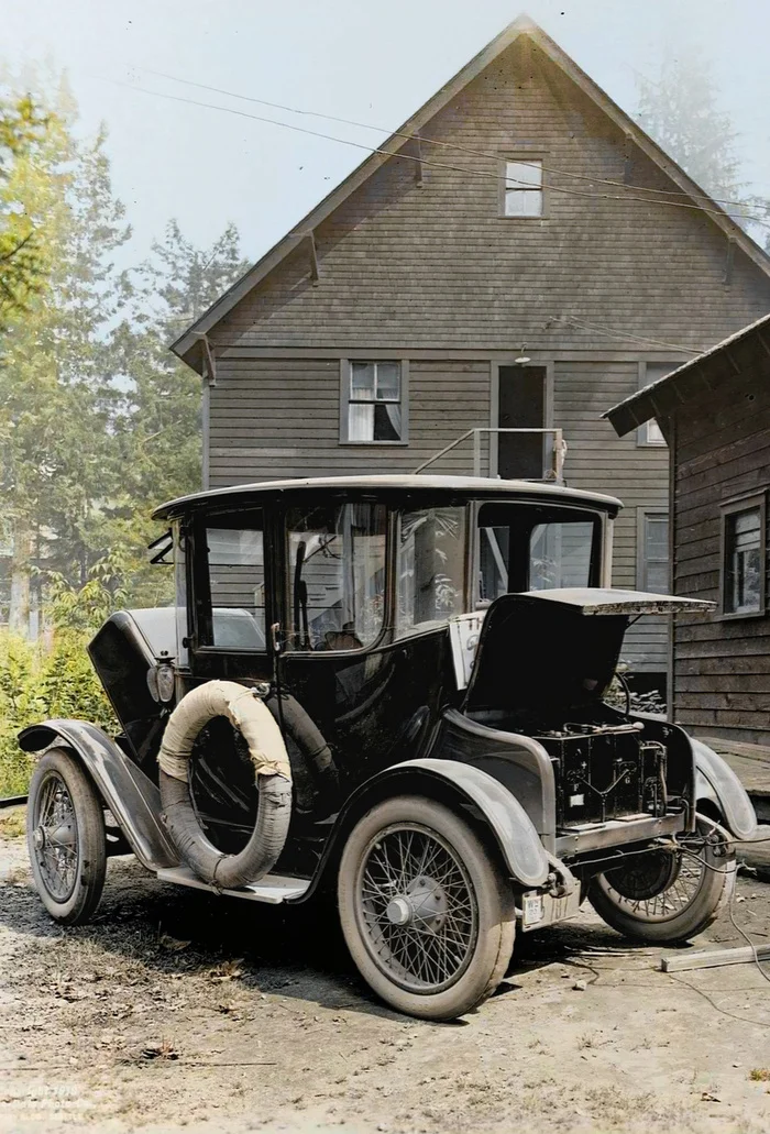 Интересные и местами забавные снимки на автомобильную тематику. 20 раскрашенных фотографий из ХХ века, часть VI История автомобилей, Электромобиль, Ретроавтомобиль, Авто, Автомобилисты, Машина, Фотография, Старое фото, Колоризация, Длиннопост