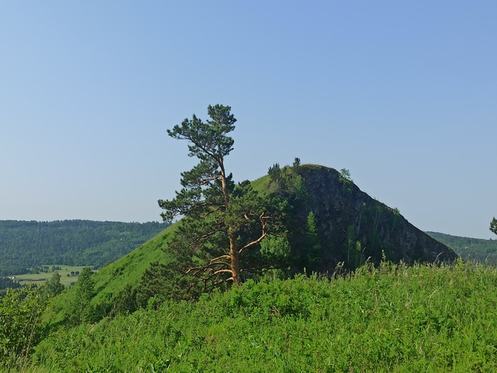 Вид с восточной стороны; ранее утро; ни одного человека...