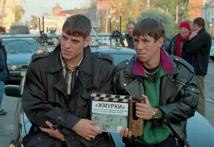 Как проходили съёмки фильма «Жмурки»: закулисные кадры и два десятка любопытных фактов об этой культовой ленте Фото со съемок, Фильмы, Длиннопост, Российское кино Как проходили съёмки фильма «Жмурки»: закулисные кадры и два десятка любопытных фактов об этой культовой ленте Фото со съемок, Фильмы, Длиннопост, Российское кино