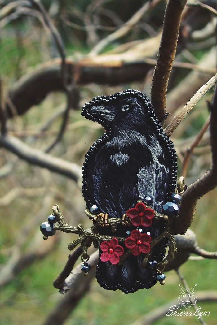 Мулине, японский бисер, фурнитура, стеклянные бусины, полимерные цветы.