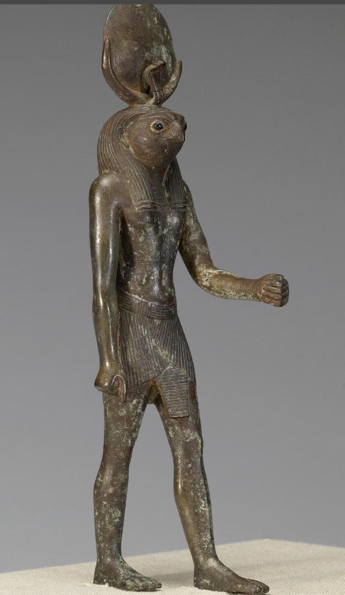 Статуя стоящего Хонсу, египетского лунного божества, около 664-525 гг. до н.э. Художественный музей Уолтерса.