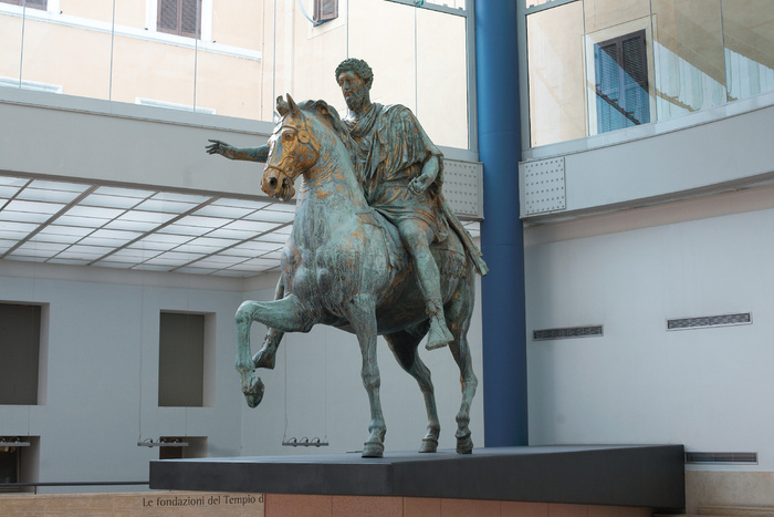 Конная статуя Марка Аврелия. Капитолийские музеи. CC-BY-SA-2.5 автор MatthiasKabel. В действительности была изготовлена в 1474 г