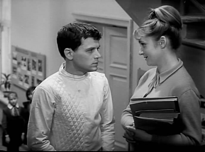 Клара Румянова в фильме "Звонят, откройте дверь" (1965)