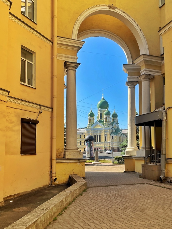 Исидоровская церковь при Православном эстонском братстве. Такой кадр можно поймать, если прогуляться ещё и после прогулки.