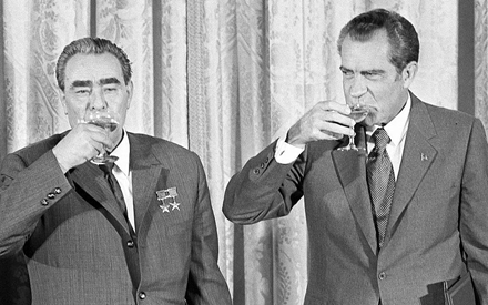 <a href="https://pikabu.ru/story/sverkhimperializm_11_12870493?u=https%3A%2F%2Fwww.timesofisrael.com%2Fhow-leonid-brezhnev-almost-escalated-the-yom-kippur-war-into-a-nuclear-nightmare%2F&t=%D0%91%D1%80%D0%B5%D0%B6%D0%BD%D0%B5%D0%B2%20%D0%B8%20%D0%9D%D0%B8%D0%BA%D1%81%D0%BE%D0%BD%20%D0%B2%20%D0%92%D0%B0%D1%88%D0%B8%D0%BD%D0%B3%D1%82%D0%BE%D0%BD%D0%B5%2021%20%D0%B8%D1%8E%D0%BD%D1%8F%201973%20%D0%B3%D0%BE%D0%B4%D0%B0&h=4aa3e07ff6d6caf6a7e59c22081e23cdc196f5c9" title="https://www.timesofisrael.com/how-leonid-brezhnev-almost-escalated-the-yom-kippur-war-into-a-nuclear..." target="_blank" rel="nofollow noopener">Брежнев и Никсон в Вашингтоне 21 июня 1973 года</a>
