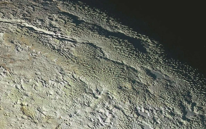 Рельефная поверхность Плутона: NASA.