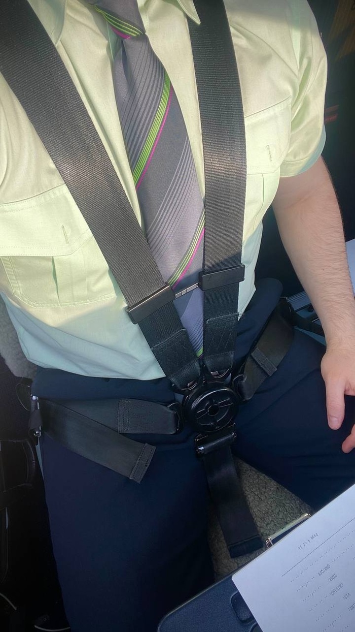 : <!--noindex--><a href="https://pikabu.ru/story/pochemu_v_samolyote_u_passazhirov_dvukhtochechnyie_remni_a_u_styuardess_chetyiryokhtochechnyie_12845393?u=https%3A%2F%2Fvk.com%2Fwall-37838533_1074473&t=https%3A%2F%2Fvk.com%2Fwall-37838533_1074473&h=e824175f982aaff3f279e4be55793104df9ae481" title="https://vk.com/wall-37838533_1074473" target="_blank" rel="nofollow noopener">https://vk.com/wall-37838533_1074473</a><!--/noindex-->