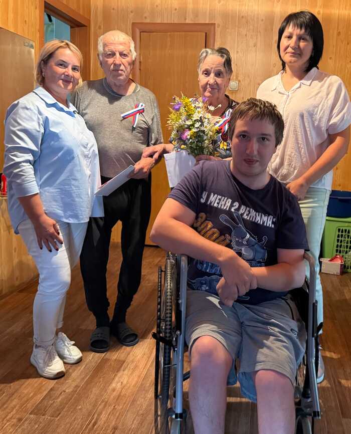 Фото сделано на день России! Работники местного ДК приходили поздравляли с праздником!