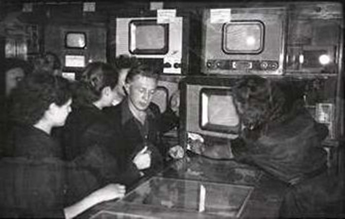 . , .  . 1957  ,  , 50-, , 