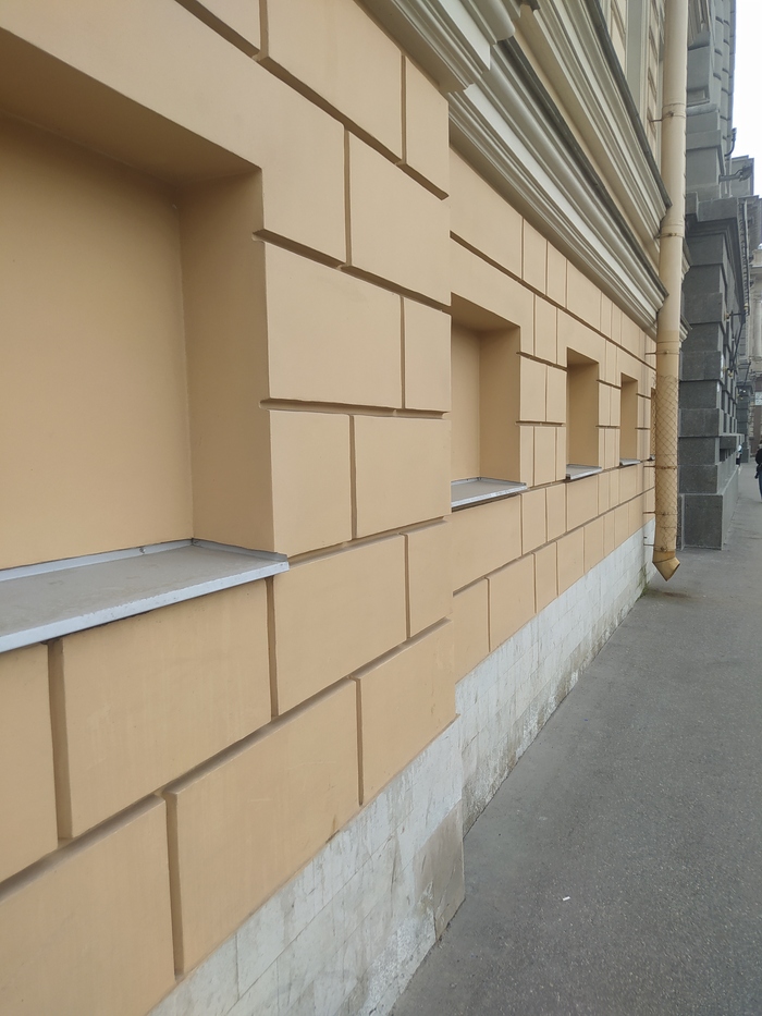 Подоконники в стене