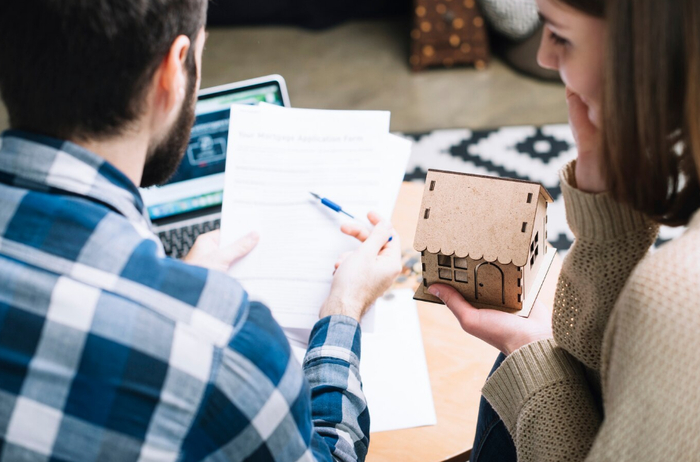 Можно погасить один долг, чтобы сохранить ипотеку.