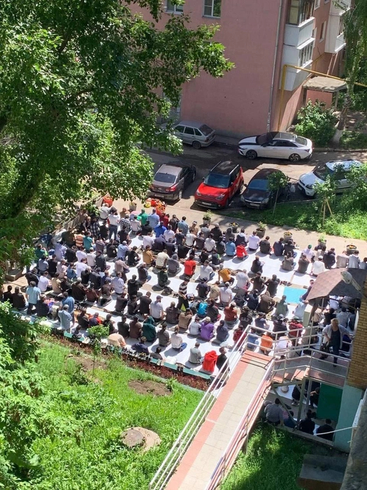 На намаз пожаловались местные жители
