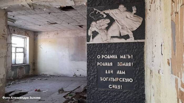 Д - двуличие