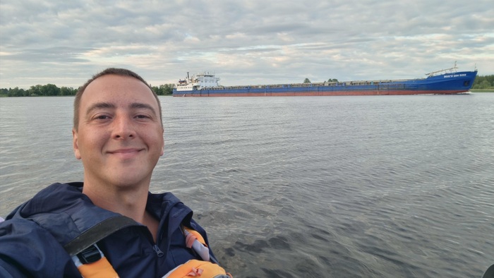«Волго-Дон» подкрался сзади. Пришлось уступать дорогу этому гиганту!