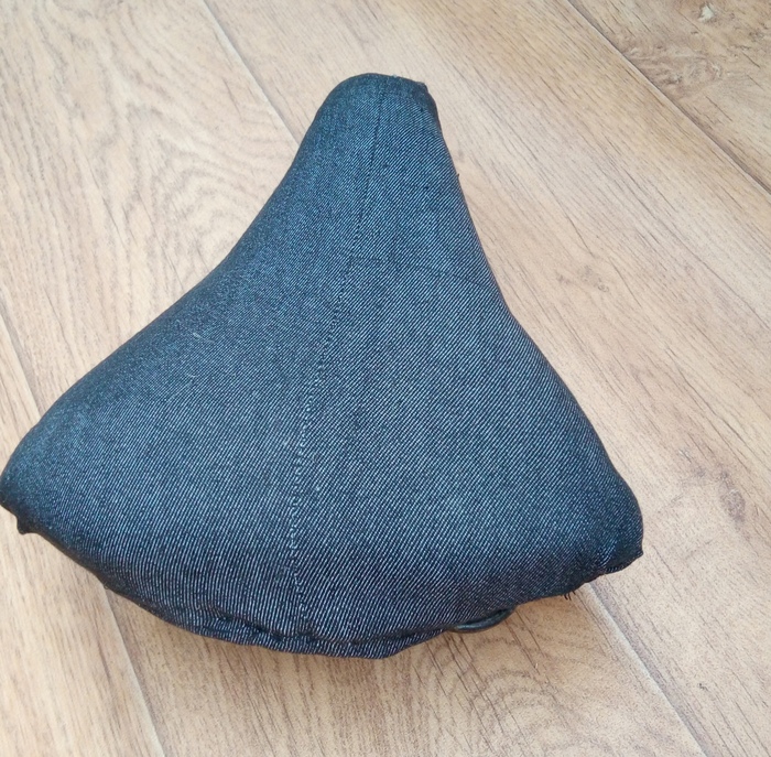 Почти готовый вариант, осталось подшить углы, и всё.